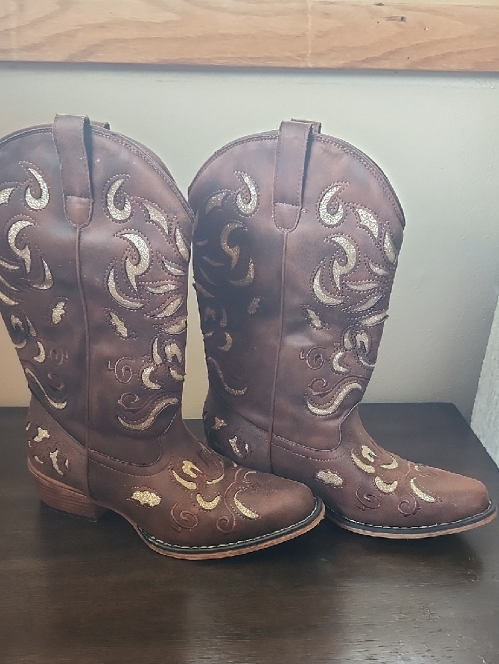 Brown Embroidered Western Cowboy Boots - Picture 2 of 4